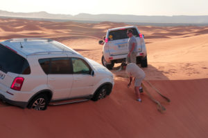 Marruecos. Desatascando coche